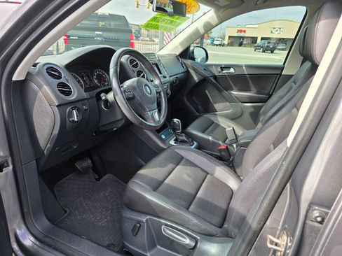 Used 2016 Volkswagen Tiguan S image 3
