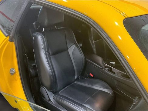 Used 2017 Dodge Challenger R/T Plus RWD image 7