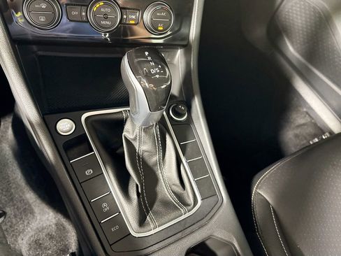 Used 2024 Volkswagen Jetta SE FWD image 17