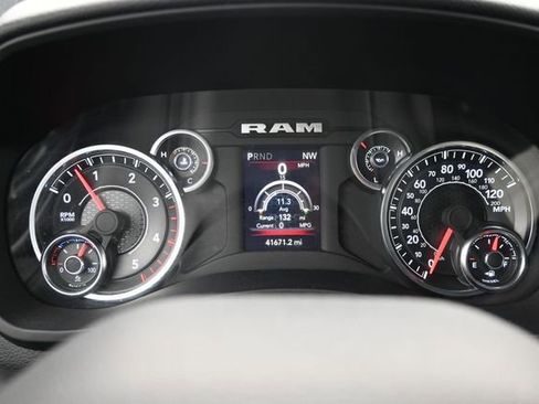 Used 2024 RAM 2500 Big Horn AWD/4WD image 14