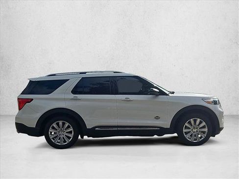 Used 2021 Ford Explorer King Ranch w/ Premium Technology Package RWD image 4