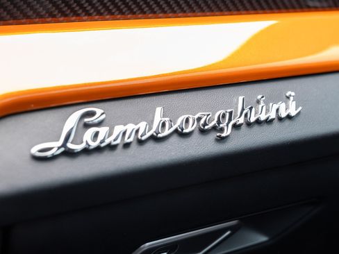 Used 2020 Lamborghini Urus AWD/4WD image 36
