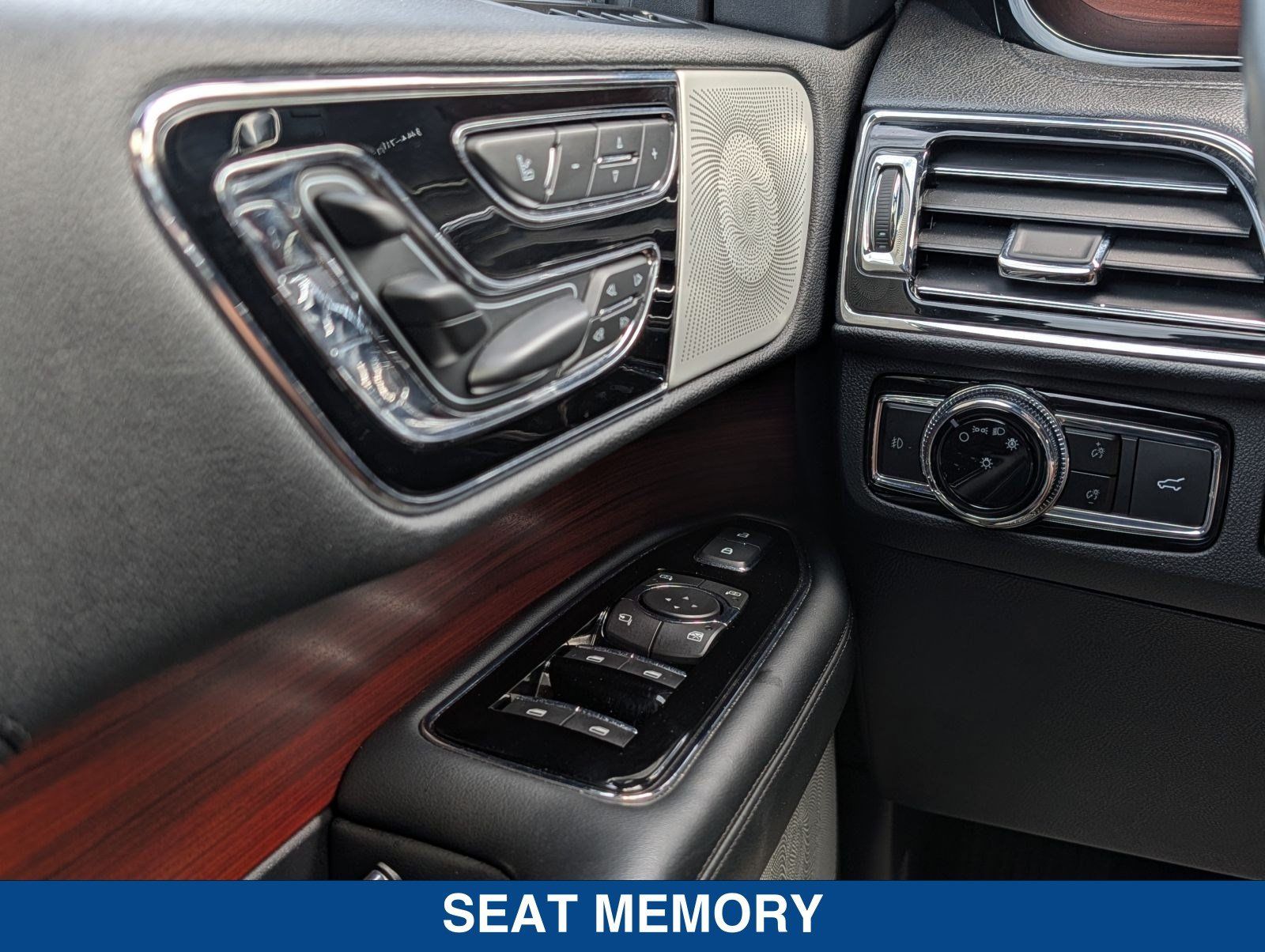 Used 2021 Lincoln Navigator Reserve AWD/4WD image 27