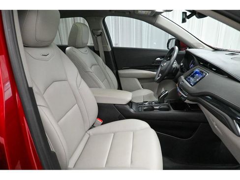 Used 2023 Cadillac XT4 Premium Luxury image 16