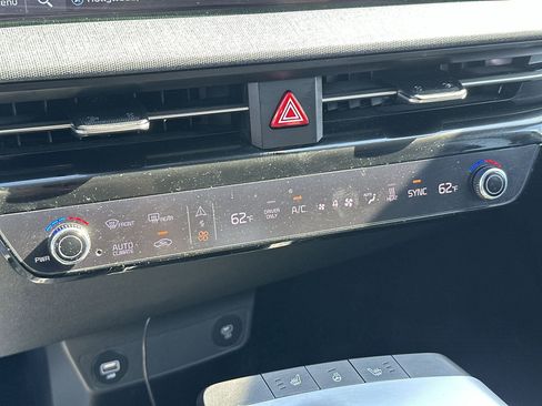 Certified 2024 Kia EV6 Light AWD/4WD image 16