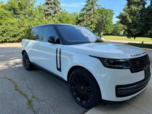 Used 2023 Land Rover Range Rover Long Wheelbase SE image 1