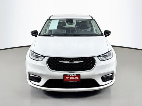 Used 2024 Chrysler Pacifica Touring-L FWD image 8