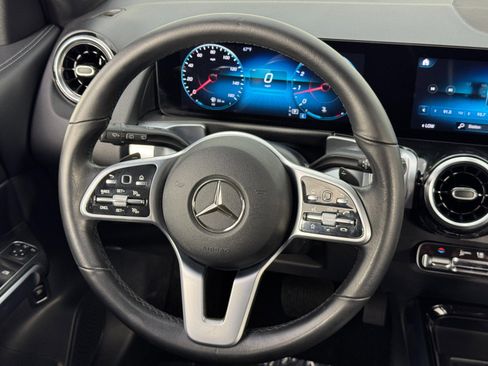 Used 2022 Mercedes-Benz GLB 250 w/ Premium Package image 19