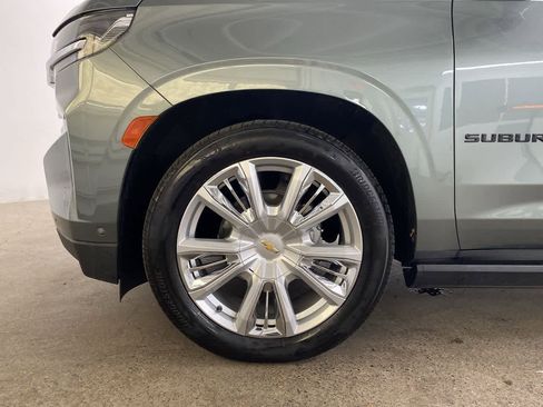 Used 2024 Chevrolet Suburban High Country w/ Advanced Technology Package image 12
