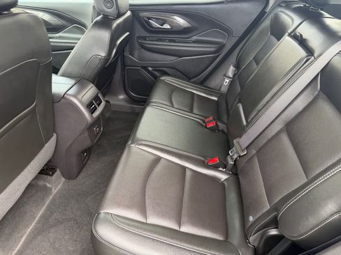 Used 2024 GMC Terrain SLT AWD/4WD image 18