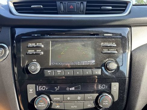 Used 2016 Nissan Rogue SV w/ SV Moonroof Package FWD image 17