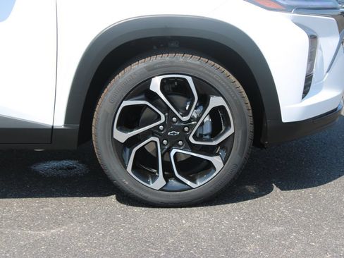 New 2026 Chevrolet Trax RS w/ Sunroof Package FWD image 12