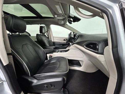 Used 2022 Chrysler Pacifica Limited FWD image 10
