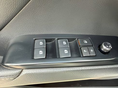 Used 2019 Toyota Camry XSE FWD image 28
