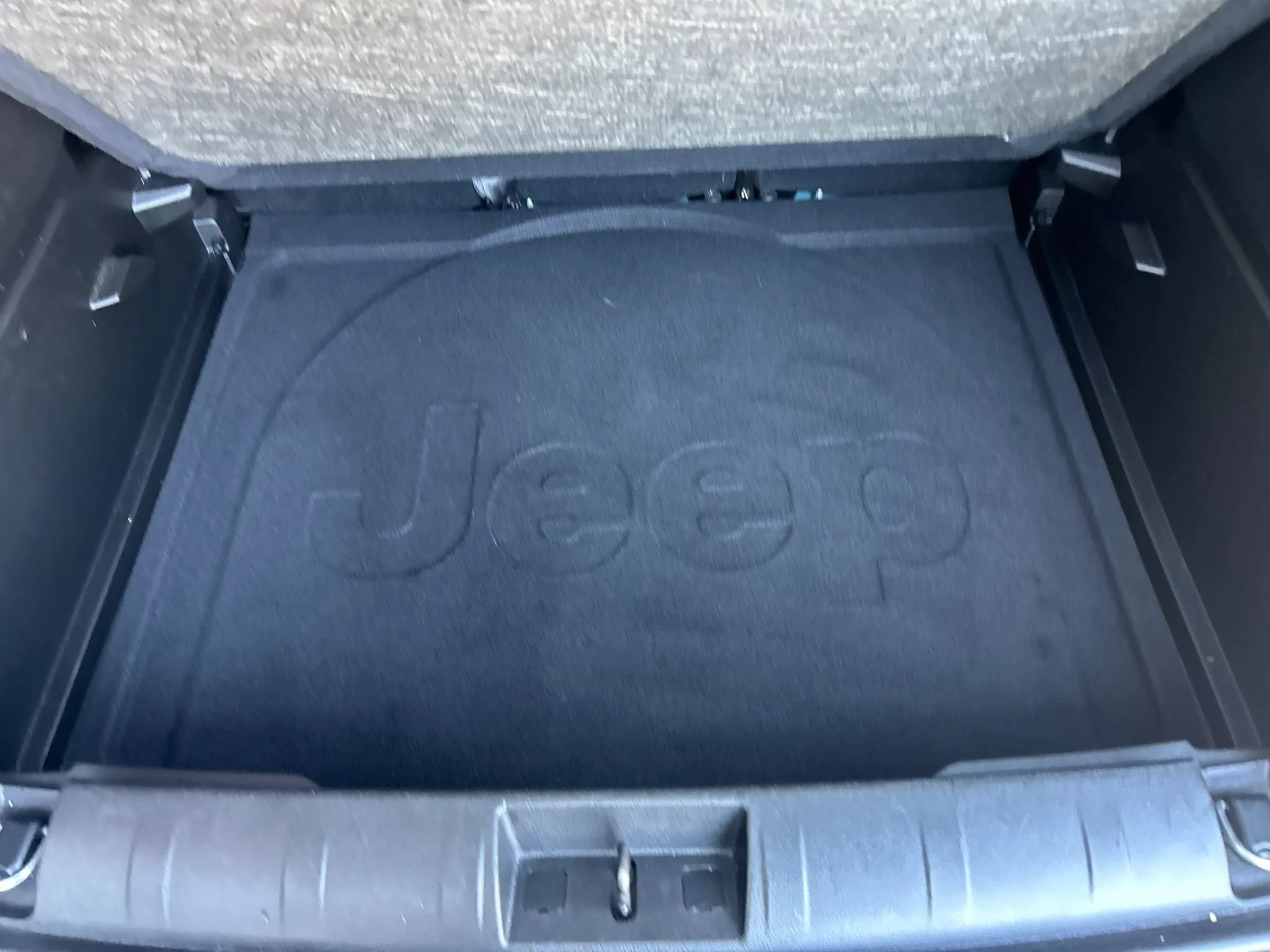 Used 2022 Jeep Renegade Latitude AWD/4WD image 21
