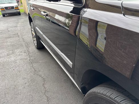 Used 2018 Cadillac Escalade Platinum AWD/4WD image 12