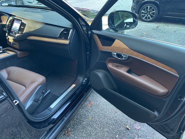 Certified 2025 Volvo XC90 B6 Plus w/ Protection Package AWD/4WD image 14