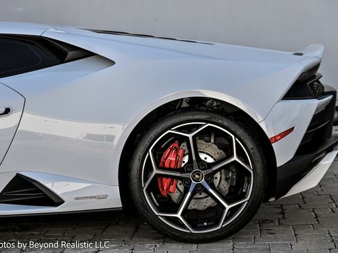 Used 2021 Lamborghini Huracan EVO image 14