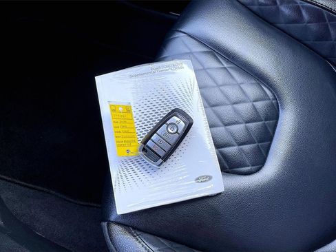 Used 2024 Ford Edge Titanium image 11