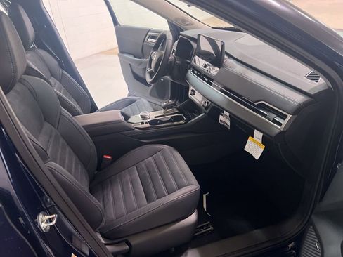 New 2025 Mitsubishi Outlander SE image 15