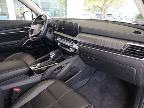 Used 2024 Kia Telluride EX w/ EX Captain's Chair Package FWD image 22