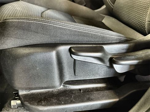 Used 2024 GMC Terrain SLE image 13