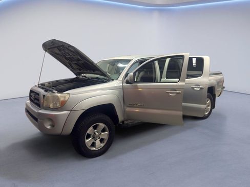 Used 2006 Toyota Tacoma PreRunner w/ TRD Sport Pkg #3 RWD image 11