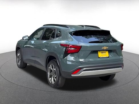 Used 2025 Chevrolet Trax LT FWD image 10