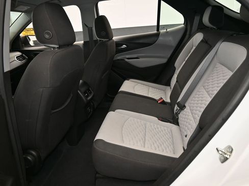 Used 2021 Chevrolet Equinox LS image 30