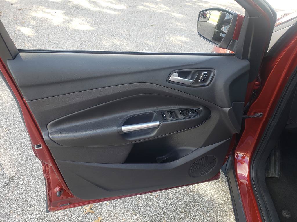 Used 2016 Ford Escape SE FWD image 9