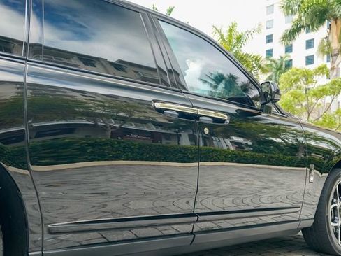 Used 2020 Rolls-Royce Cullinan Black Badge image 27