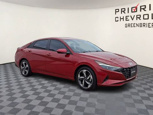 Used 2023 Hyundai Elantra SEL w/ Convenience Package FWD image 2