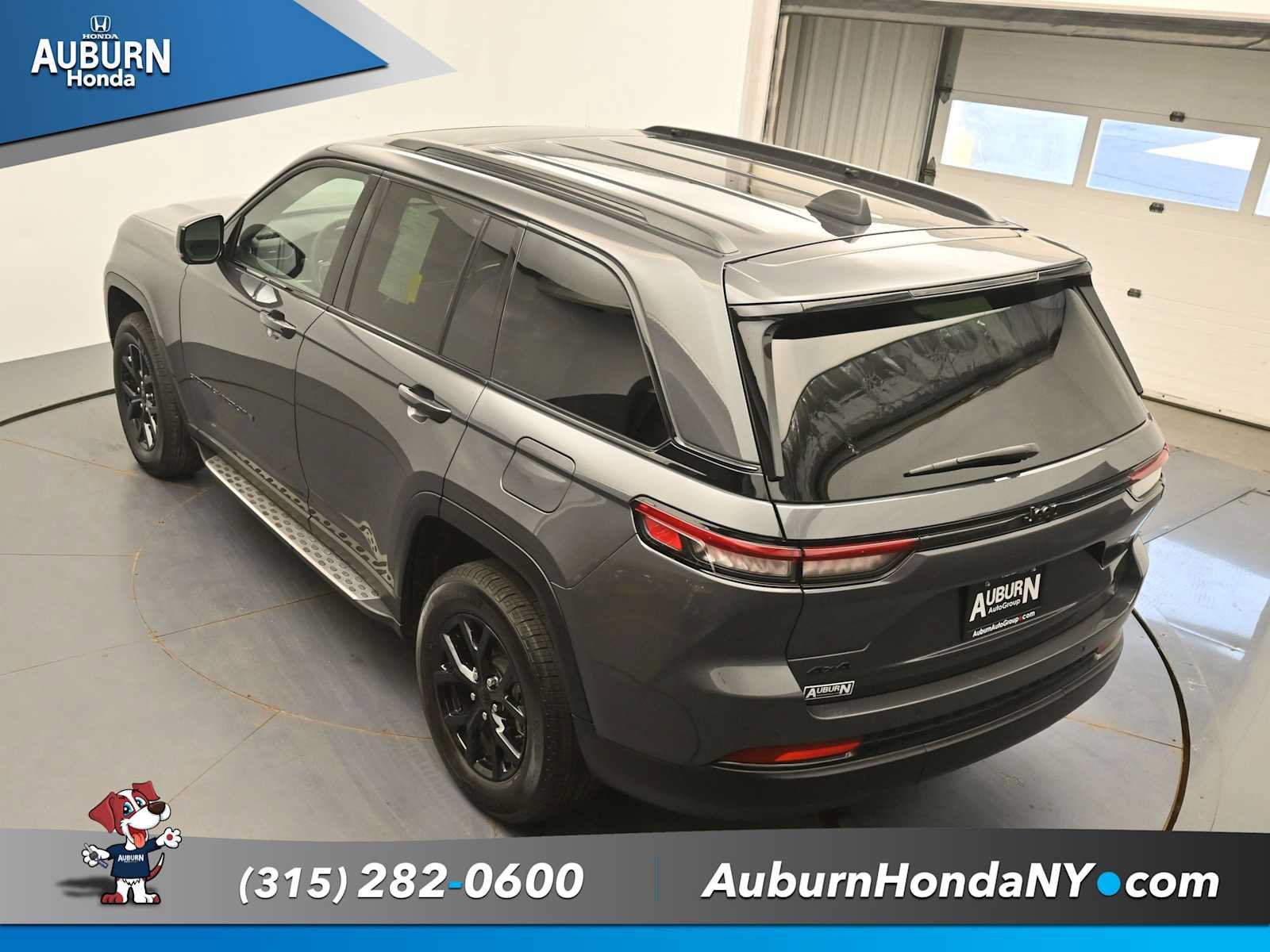 Used 2024 Jeep Grand Cherokee Altitude AWD/4WD image 31