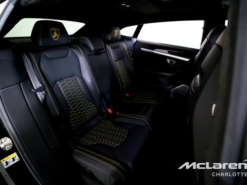 Used 2020 Lamborghini Urus AWD/4WD image 25