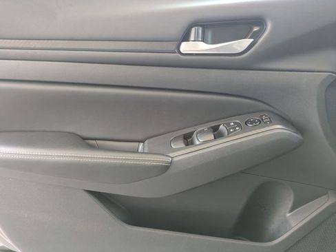 Used 2025 Nissan Altima 2.5 SV FWD image 11