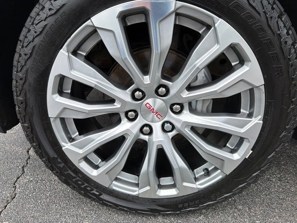 Used 2022 GMC Yukon Denali AWD/4WD image 9