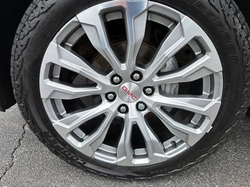 Used 2022 GMC Yukon Denali AWD/4WD image 9