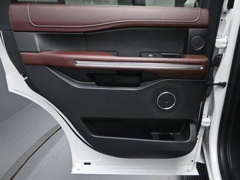 Used 2024 Ford Expedition Limited image 23