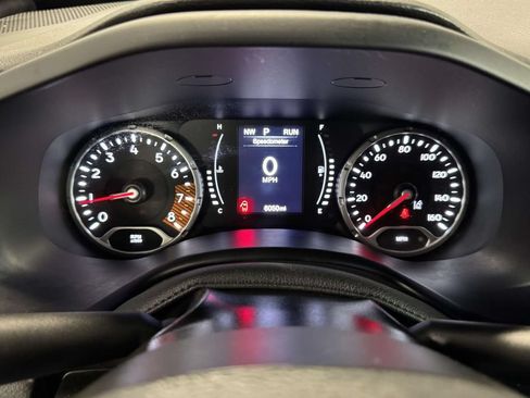 Used 2023 Jeep Renegade Latitude AWD/4WD image 24