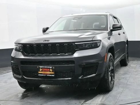 Used 2024 Jeep Grand Cherokee L Laredo image 1