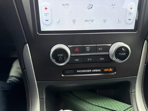 Used 2021 Ford Edge SEL w/ Convenience Package image 18