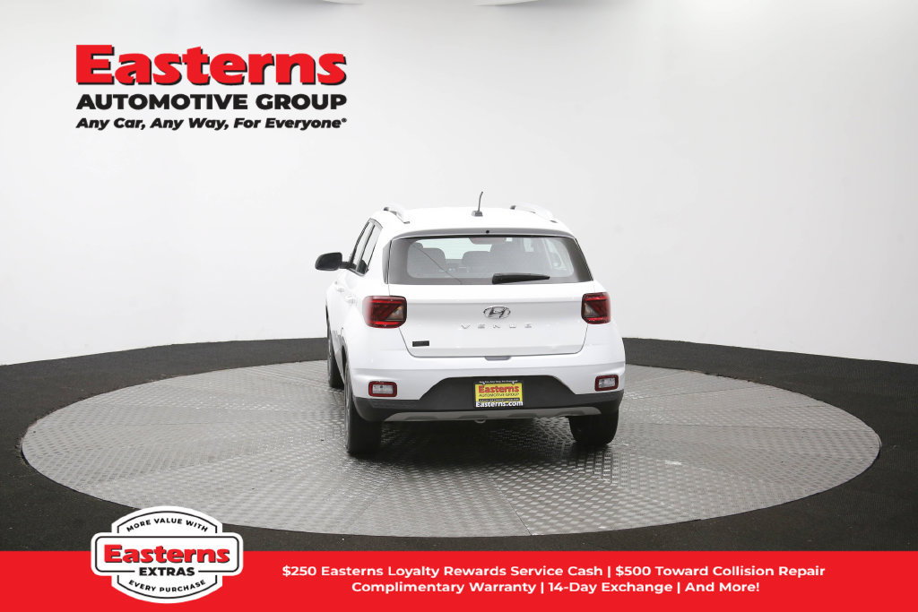 Used 2025 Hyundai Venue SEL FWD image 39