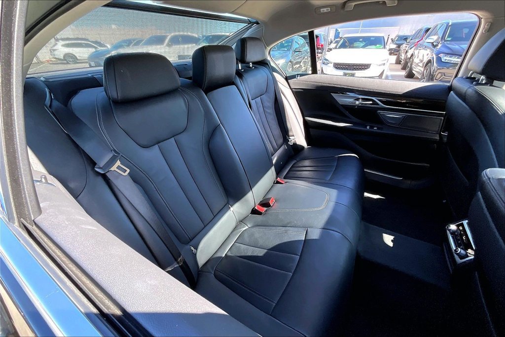 Used 2019 BMW 740i RWD image 31