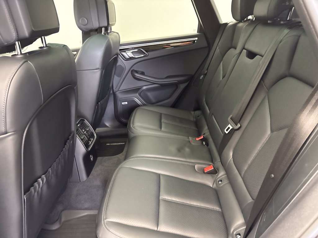 Certified 2023 Porsche Macan S AWD/4WD image 19