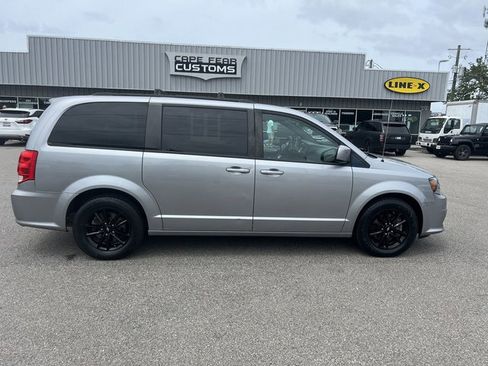 Used 2019 Dodge Grand Caravan GT image 2