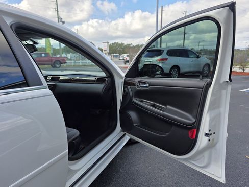 Used 2014 Chevrolet Impala LT w/ LT Sunroof Package image 11