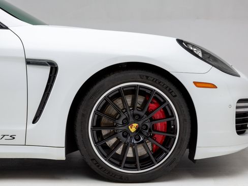 Used 2016 Porsche Panamera GTS image 36
