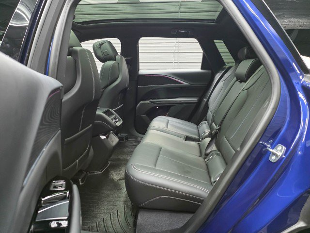 Used 2024 Cadillac Lyriq Sport AWD/4WD image 16