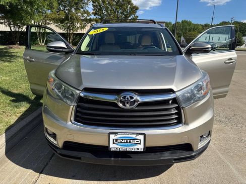 Used 2016 Toyota Highlander Limited AWD/4WD image 9