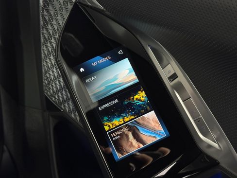 Used 2023 BMW 760i xDrive w/ Executive Package image 43